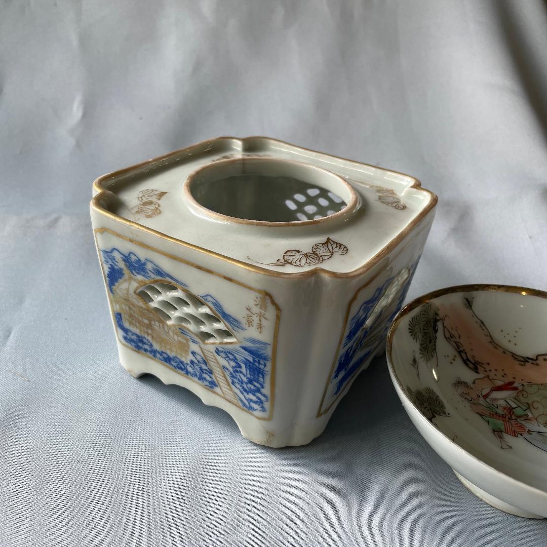 京の骨董品です！少し大きめ 四角の盃台 金彩 染付 長寿盃付 K2532