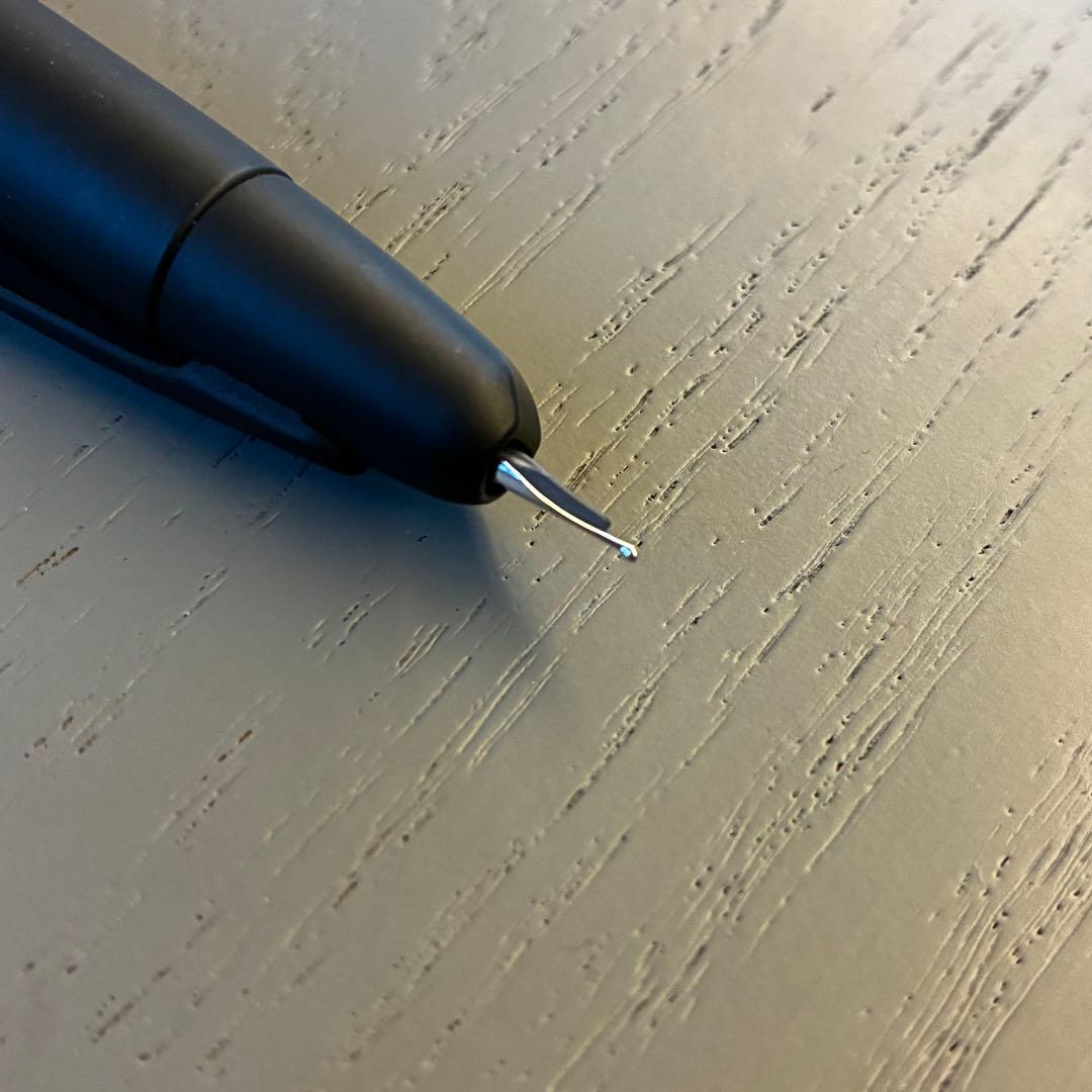 キャップレス マットブラック　M