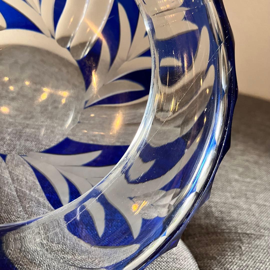 昭和レトロ　アンティーク　手作りガラス　切子の灰皿　切子青被せ