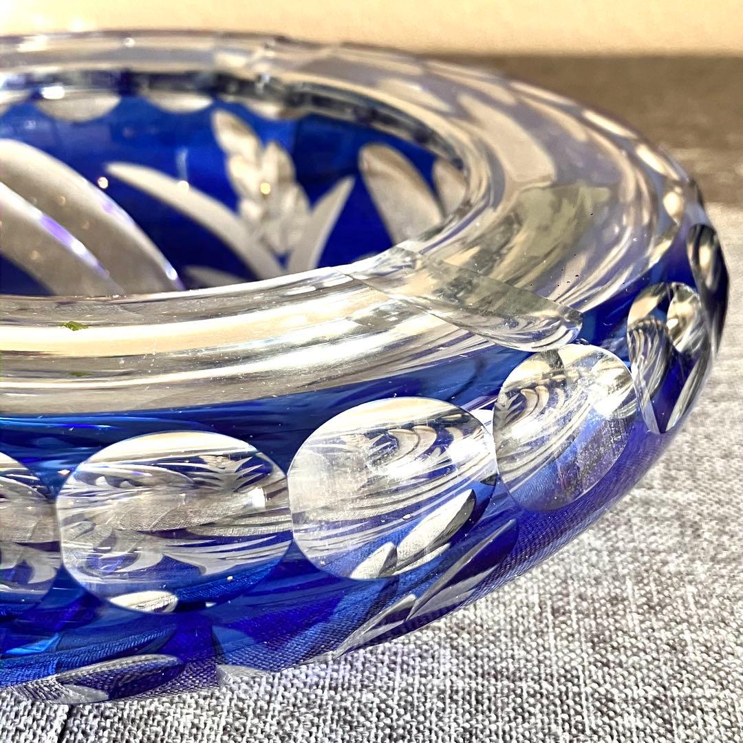 昭和レトロ　アンティーク　手作りガラス　切子の灰皿　切子青被せ