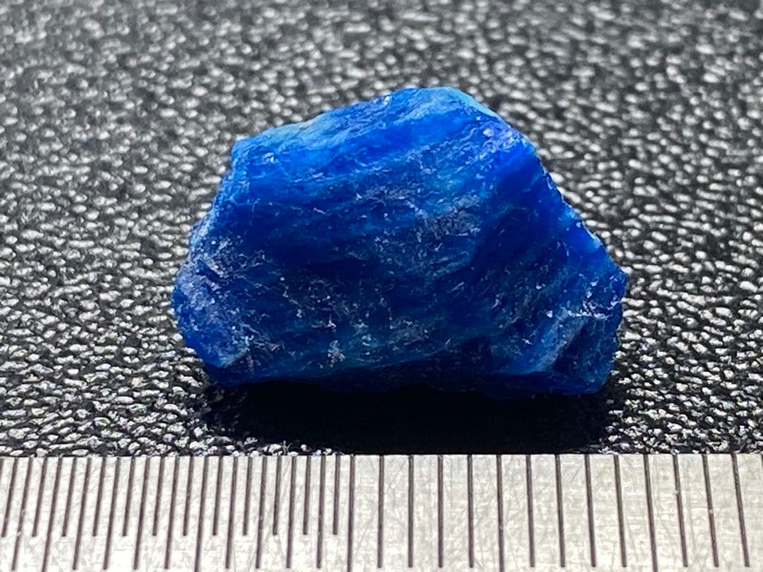 ハユーン　アウイン　アウイナイト　10.8ct 原石 コバルトブルー