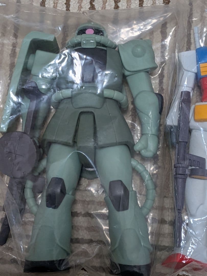 ソフビスーツDXガンダム　量産型ザク　指揮官ザク