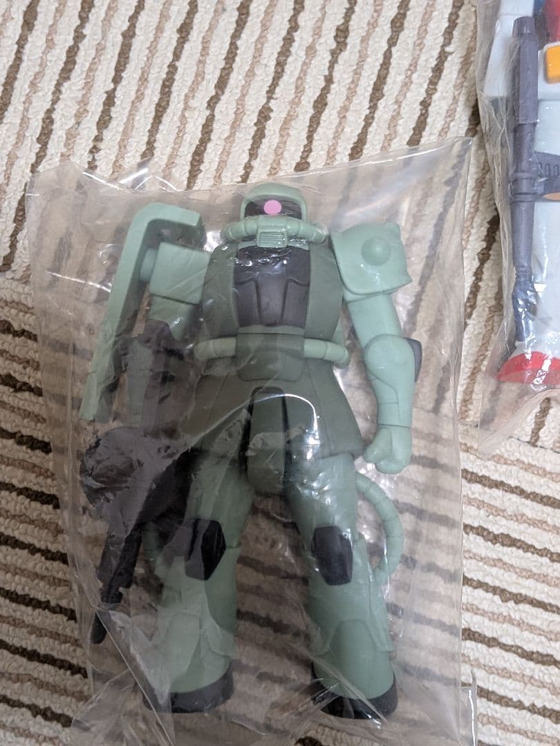 ソフビスーツDXガンダム　量産型ザク　指揮官ザク