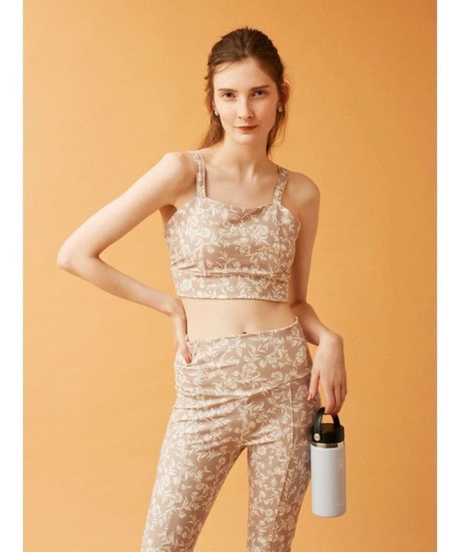 emmi yoga エミヨガ　オリジナル　フラワーブラトップ　レギンス セット