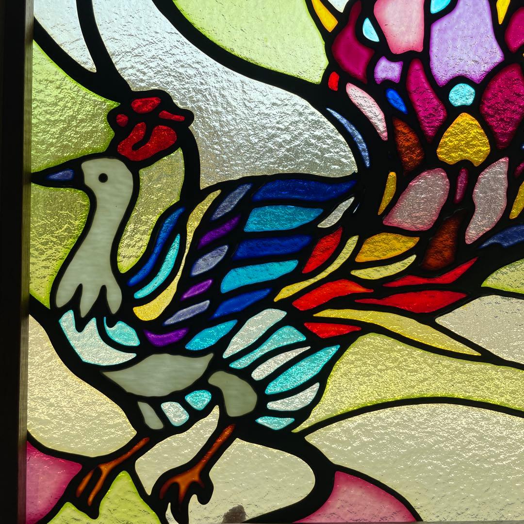 ステンドグラス 孔雀と花のデザイン 約30cm x 40cm