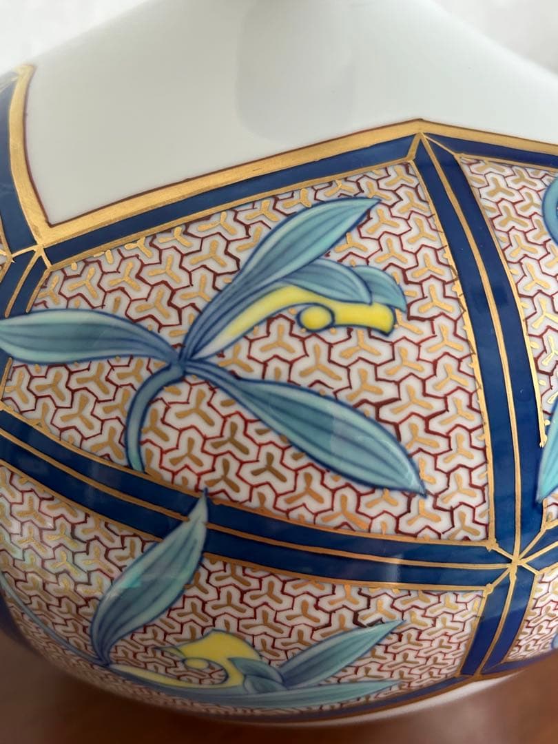 【香蘭社謹製】染錦 蘭つなぎ 花瓶【希少美品】