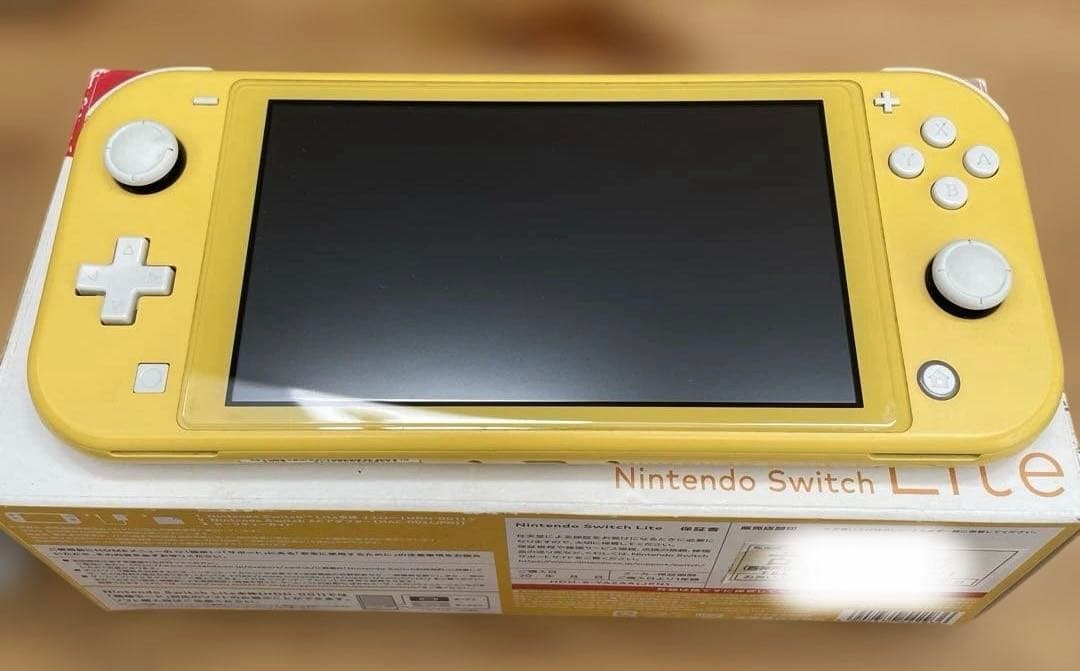 ま*か様 Nintendo Switch Lite イエロー