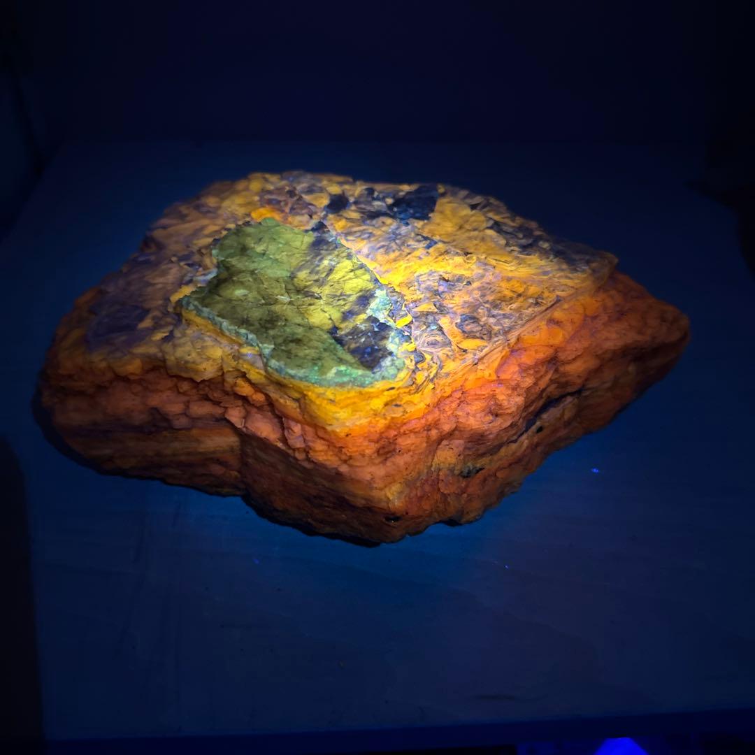 然別オパール 北海道石 蛍光オパール約3200ｇ