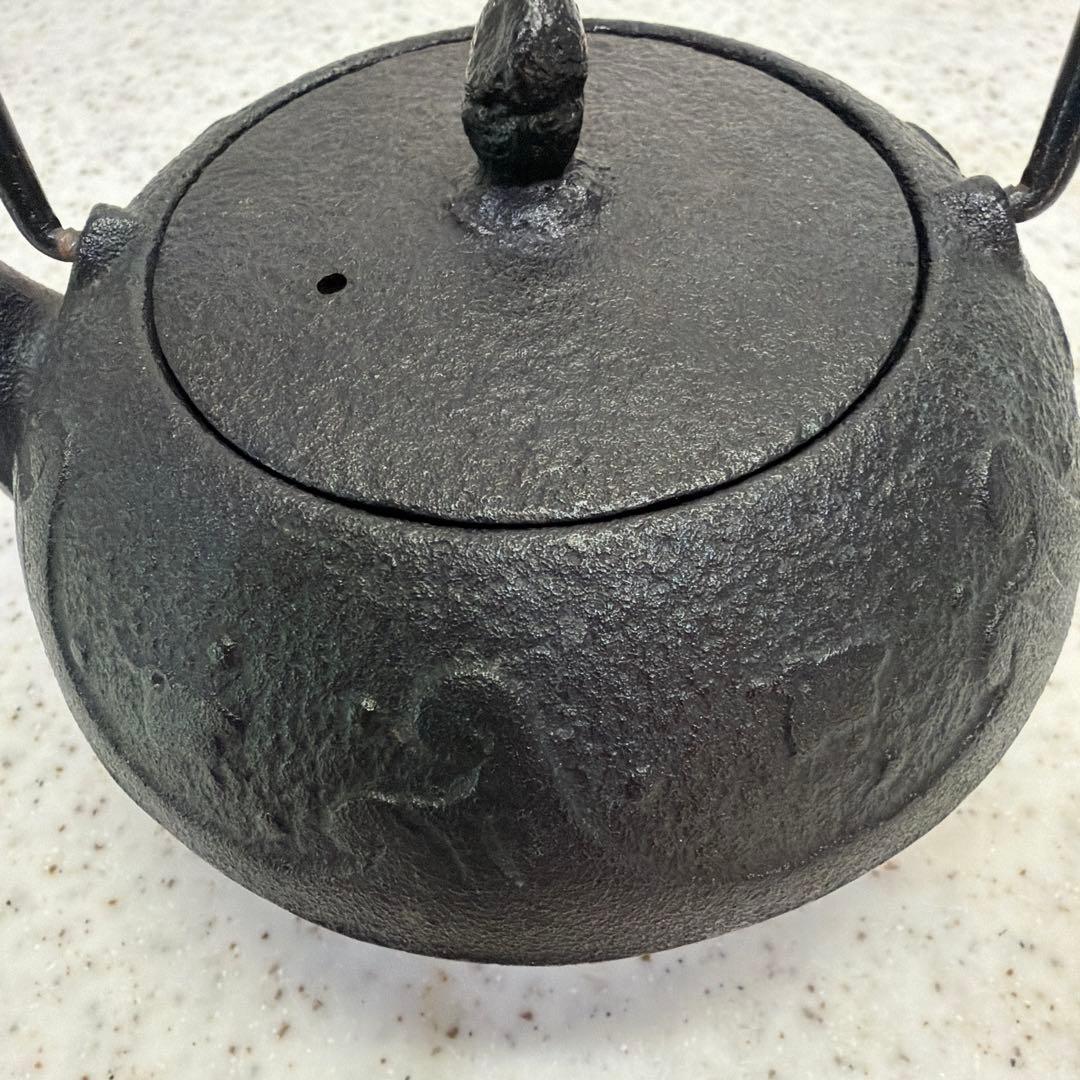 南部鉄器　波千鳥柄急須　と　鍋敷き　天女柄