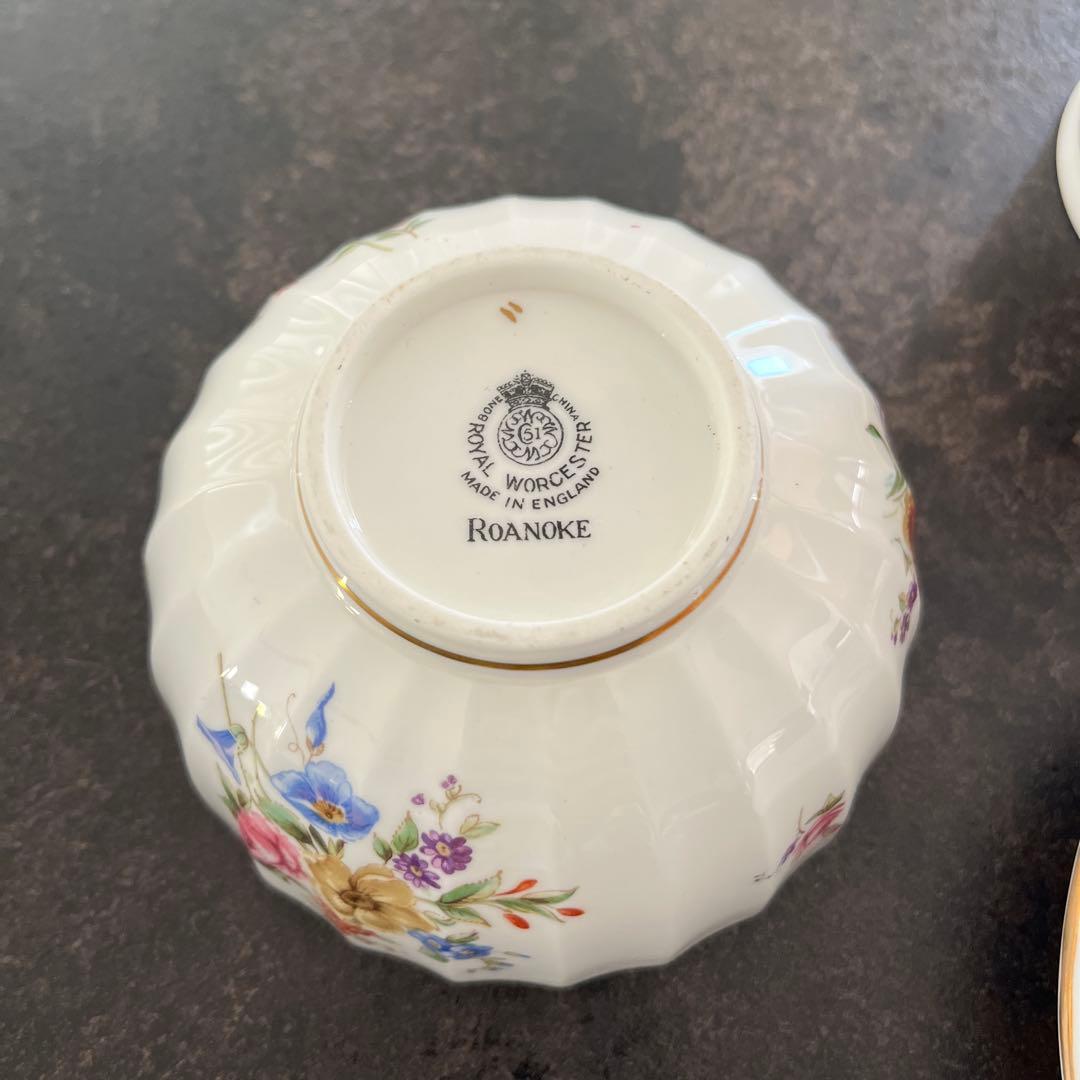 【4点セット】マグ　カップ　ソーサー　アンティーク　イギリス　エリザベス女王