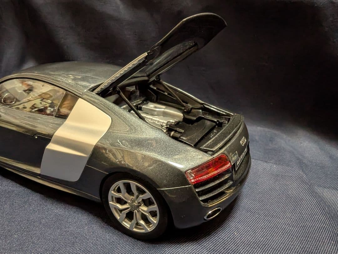 京商　1/18 Audi R8 5.2 FSI quattro 難有り