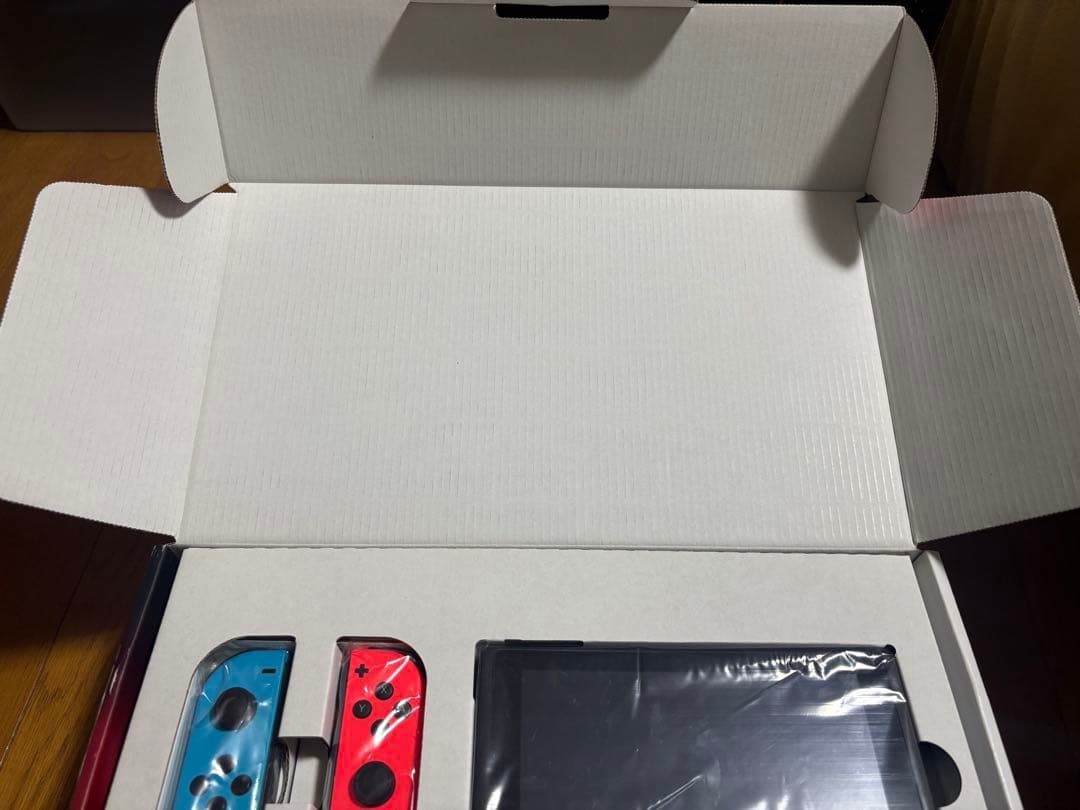 極美品　Nintendo Switch 本体 青/赤 付属品付き　箱あり