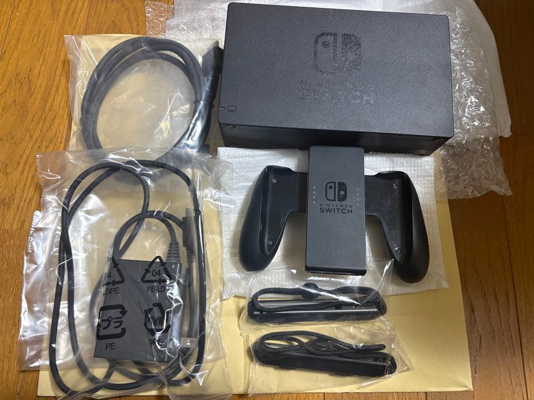 極美品　Nintendo Switch 本体 青/赤 付属品付き　箱あり