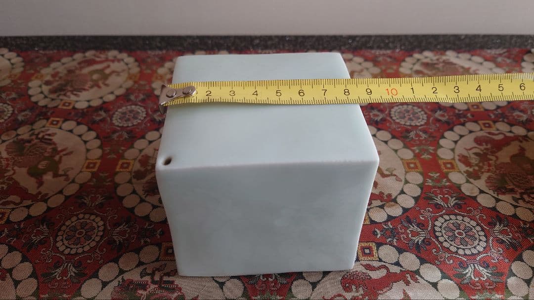 上田恒次氏白磁角水指