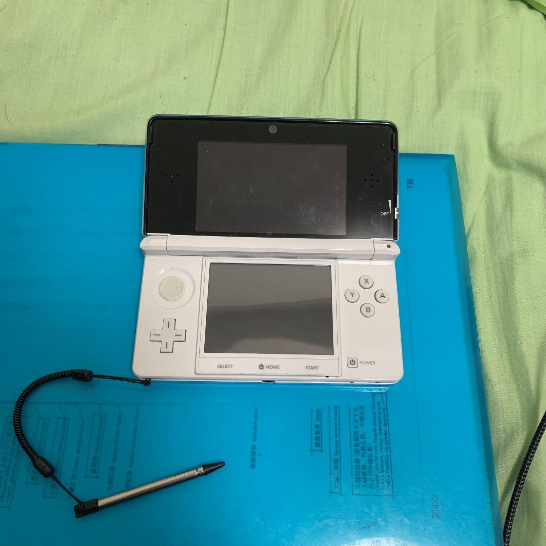 ニンテンドー3DS ピュアホワイト