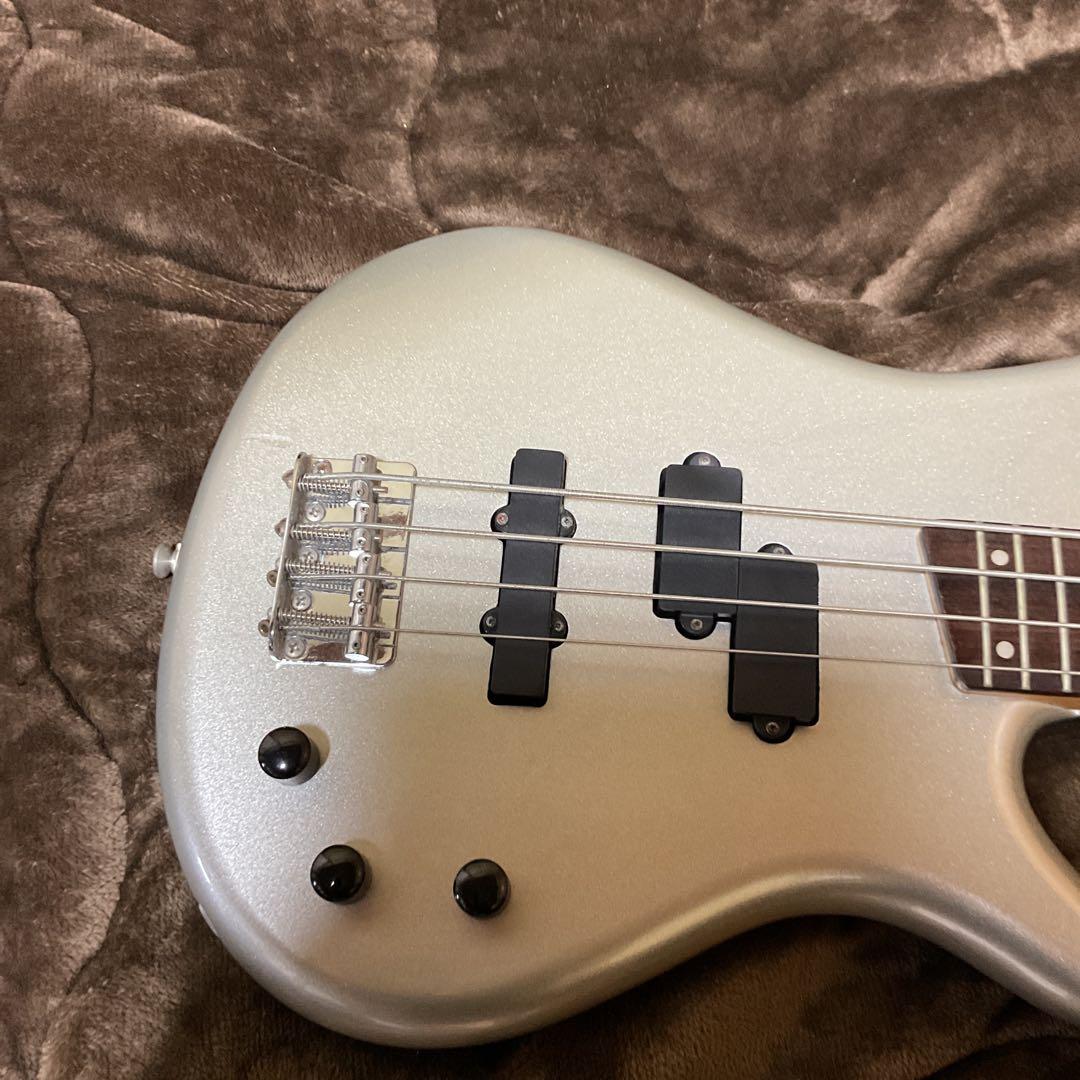 アイバニーズエレキベースギター　４弦　【レアカラー】