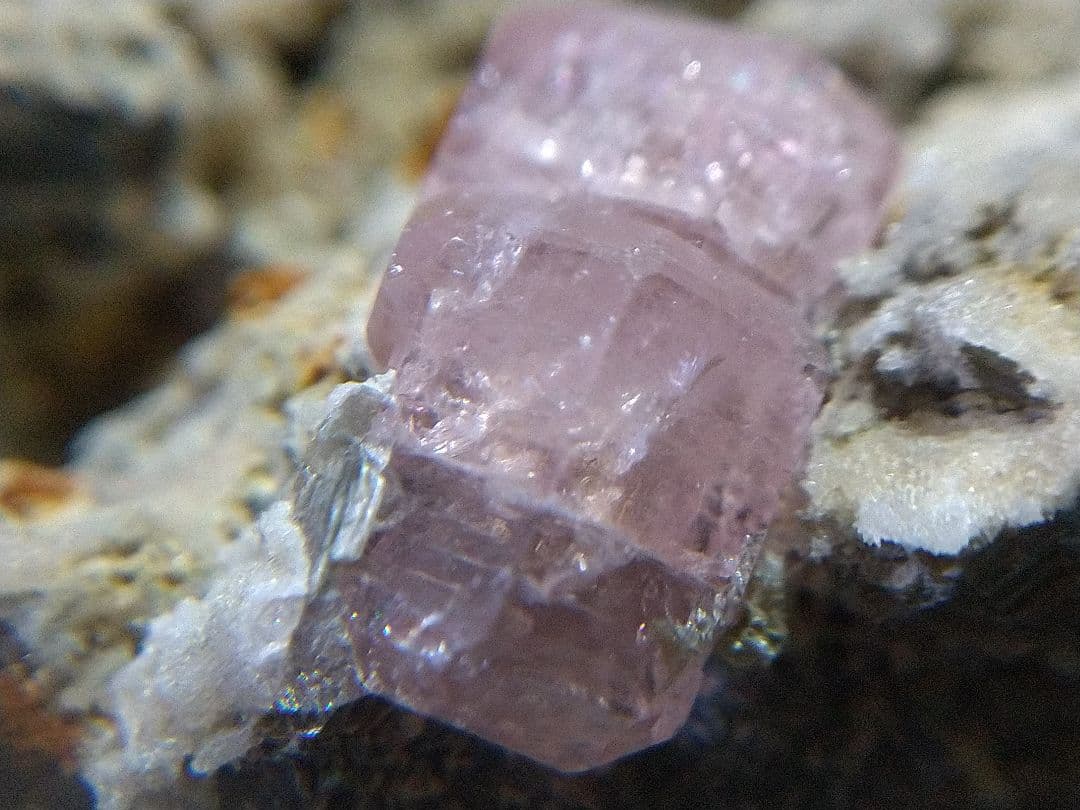 鉱物標本 ピンクアパタイト 燐灰石 パキスタン産 母岩付き 原石 大型標本