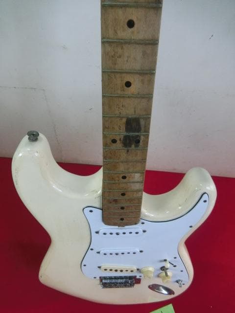 41：Fender Stratocaster エレキギター 部品取りジャンク