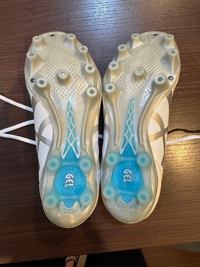 ASICS サッカーシューズ ホワイト