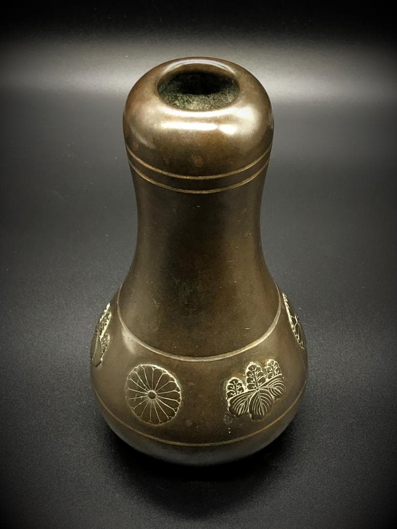 【 皇室献上茶道具 】 杓立　十六弁八重表菊・五七桐文　高肉手彫り