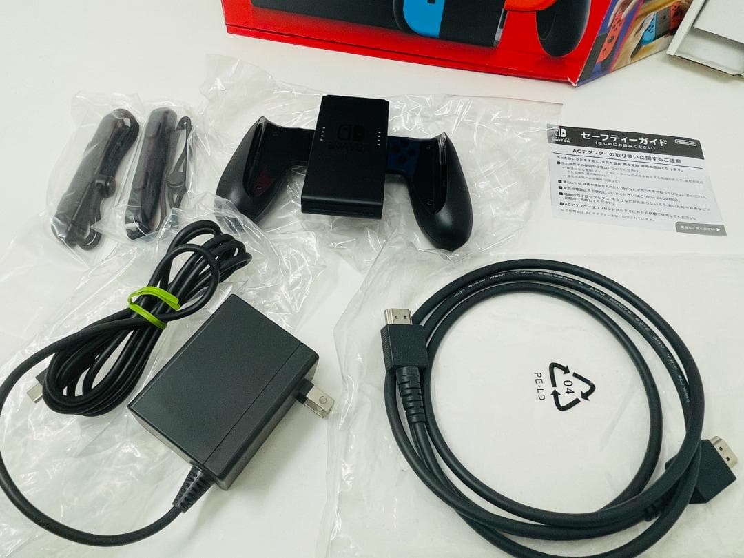 【完品・美品】Nintendo Switch バッテリー強化版 (Z07