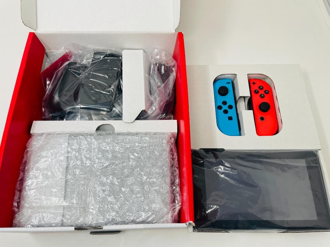 【完品・美品】Nintendo Switch バッテリー強化版 (Z07