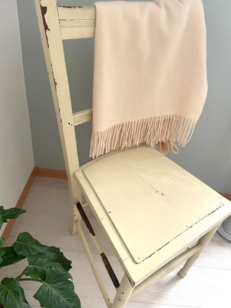 フランスアンティークチェア　クリームホワイト　ベッドサイドテーブル　100年以上