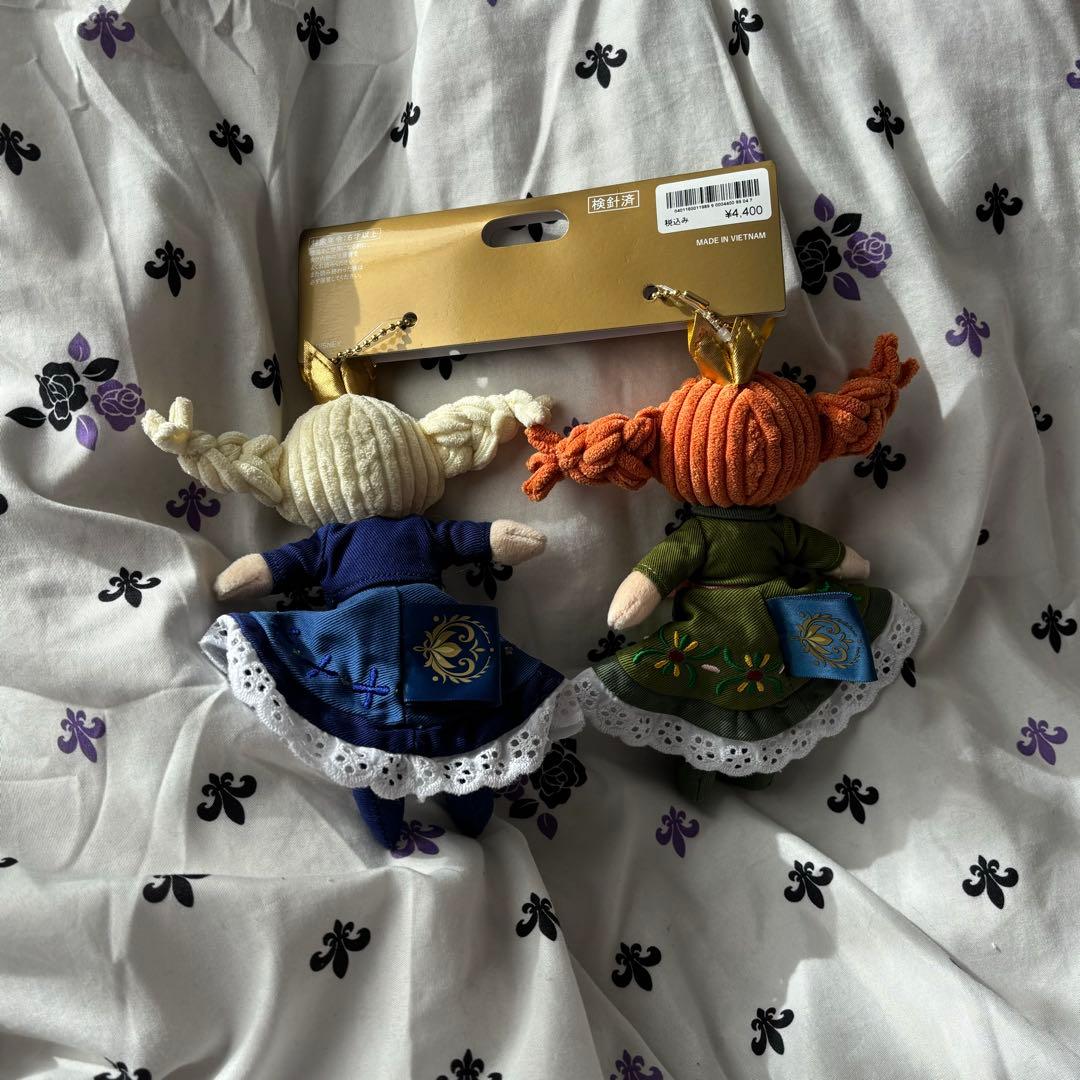 ファンタジースプリングス　非売品　カレンダー　ディズニー　2025 アナ雪