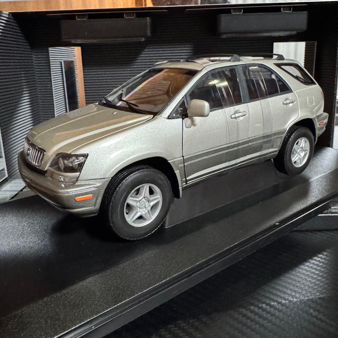 絶版未展示品 オートアート 1/18 レクサス RX 300 シルバー