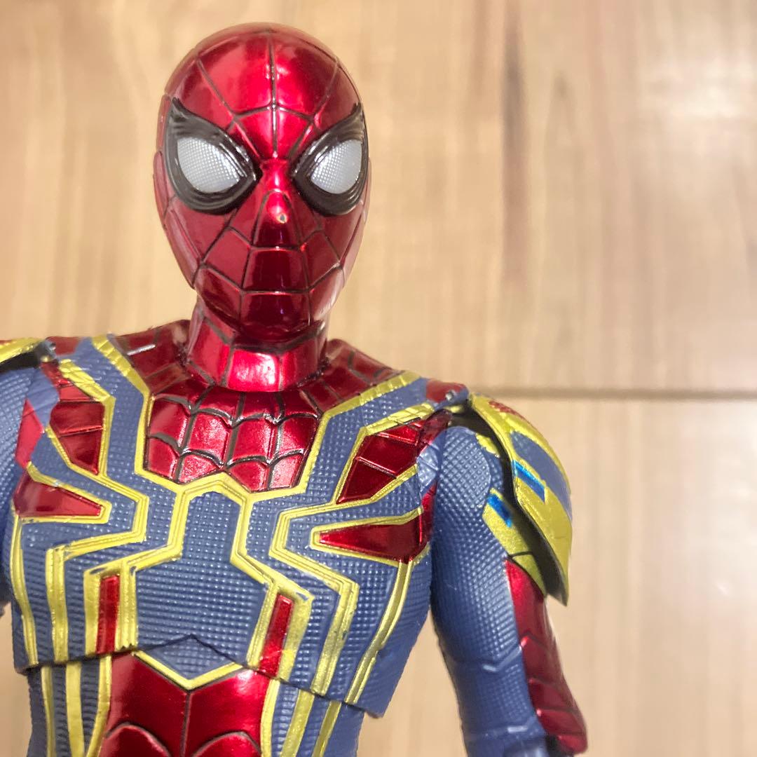 IRON SPIDER スパイダーマン　1/9 SCALE