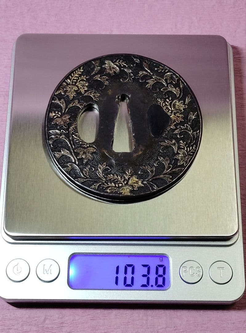 刀装具 鐔 鍔 無銘 銅地 魚々子地 真鍮象嵌 草花文様図 覆輪丸形鐔 時代物