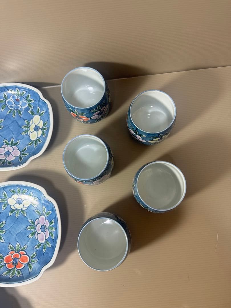 2072 源右衛門窯 染錦椿絵　皿5客　湯呑5客