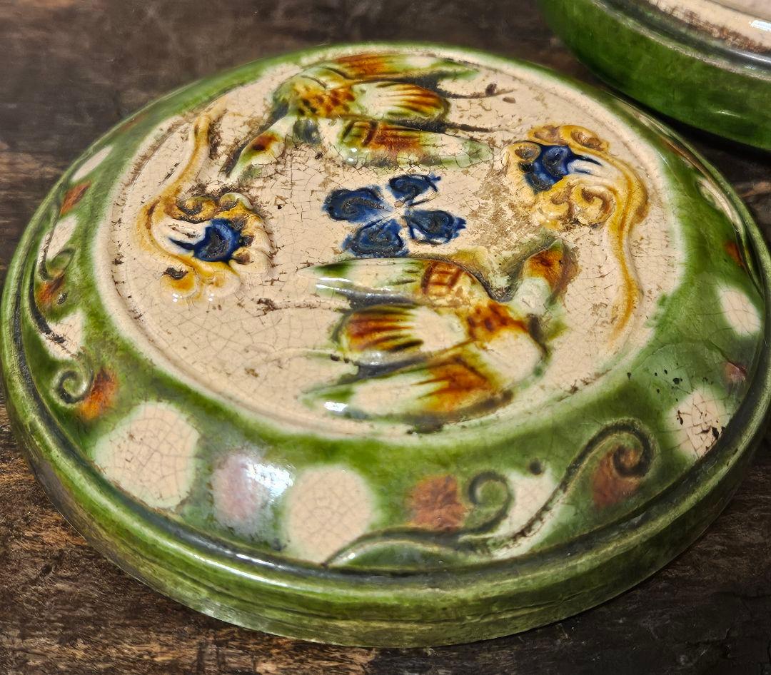 中国古美術　中国古陶磁器　中国古玩　明代　緑交趾　三彩　陽刻浮彫　鳳凰図　香合