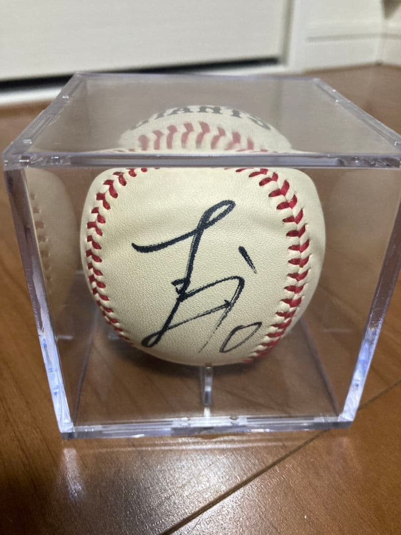 読売ジャイアンツ　吉川尚輝選手直筆サイン入りボール2016