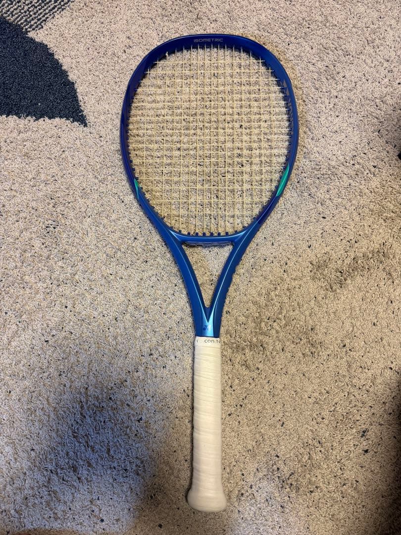 ヨネックス　イーゾーン 100 グリップサイズ2