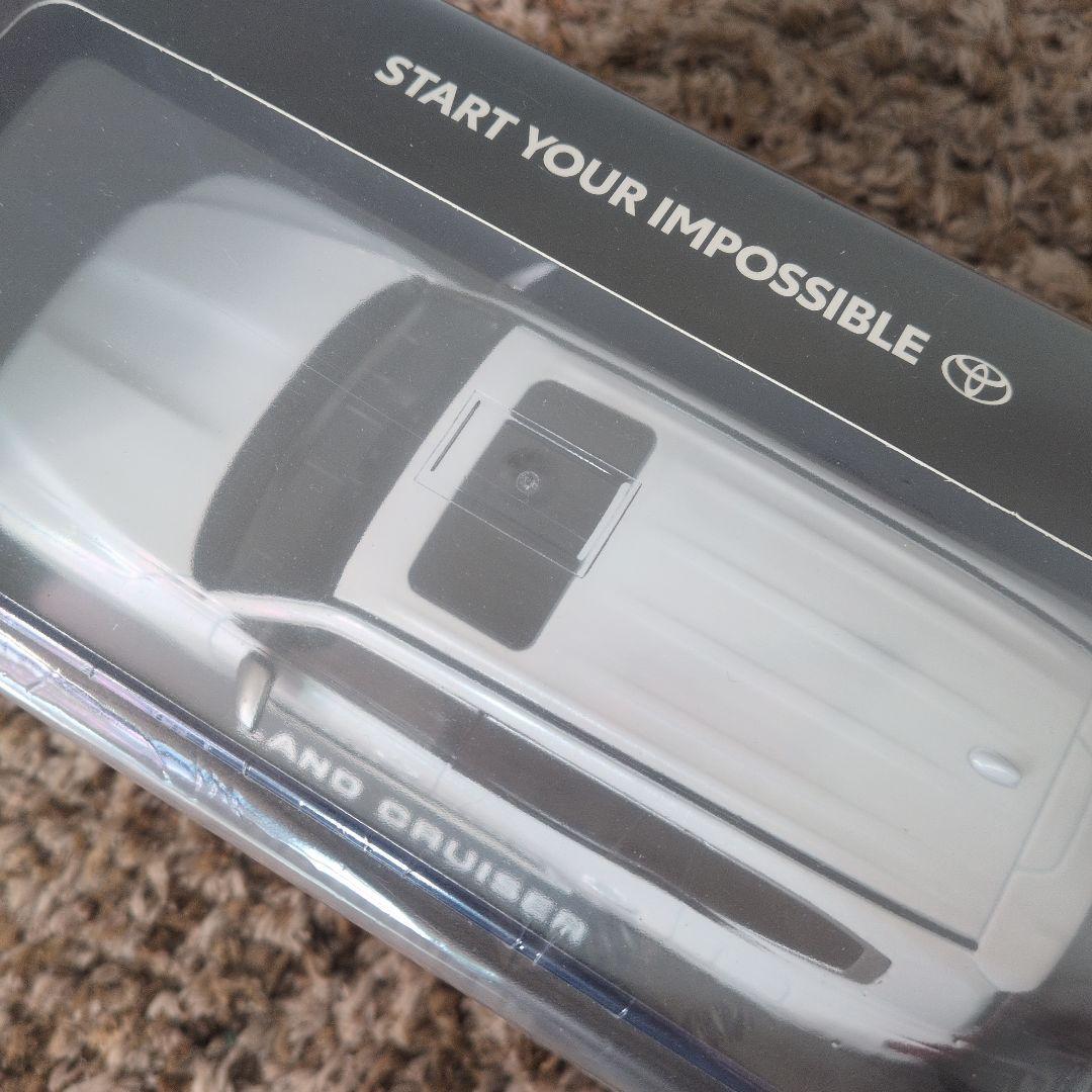 ランドクルーザー300 ミニカー1/30 外装フィルム付き完全未開封