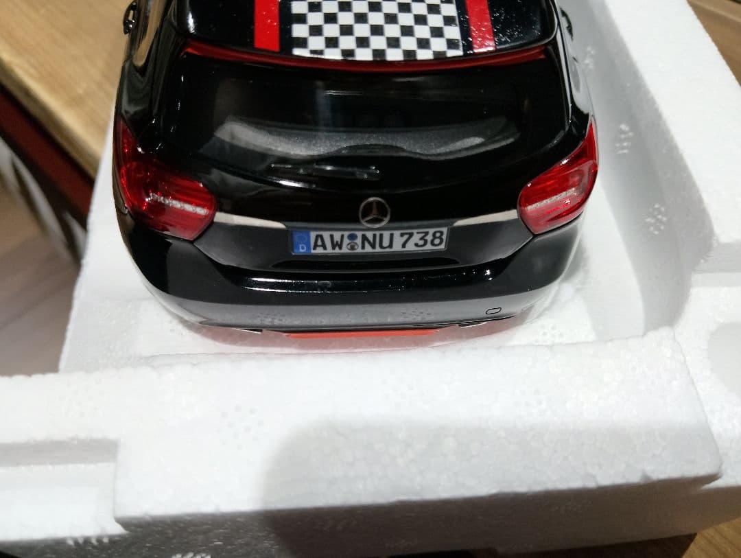 1/18　メルセデスベンツ　Aクラス　W176　スポーツ ミニカー　ブラック