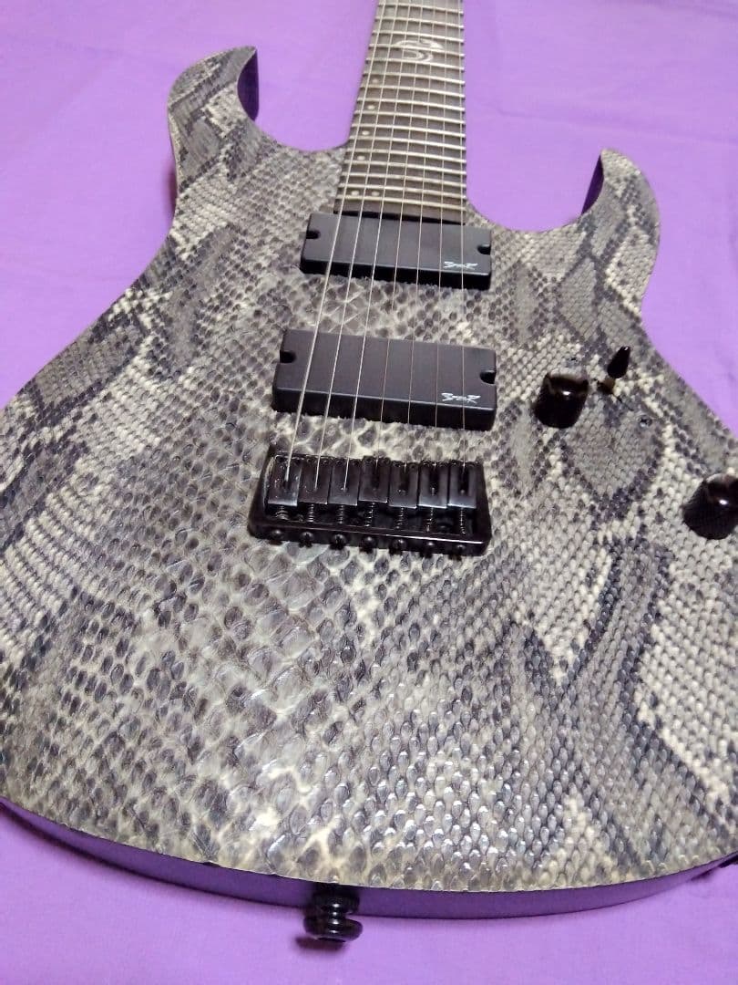 SPEAR(スペア) 7弦ギター スネークスキン