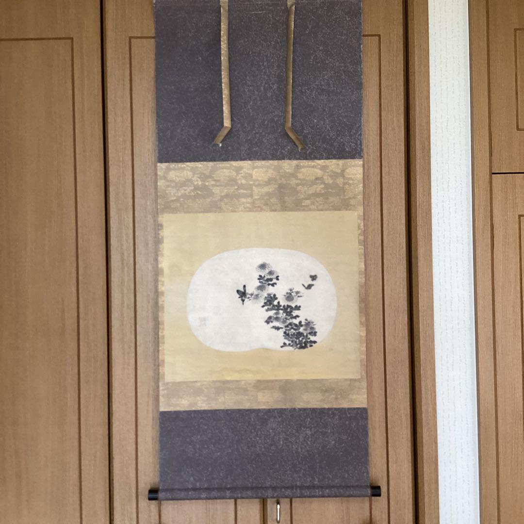 松花堂昭乗筆　紙本水墨画掛軸　《菊花舞蝶之図》　軸先紫檀　掛軸一幅　309