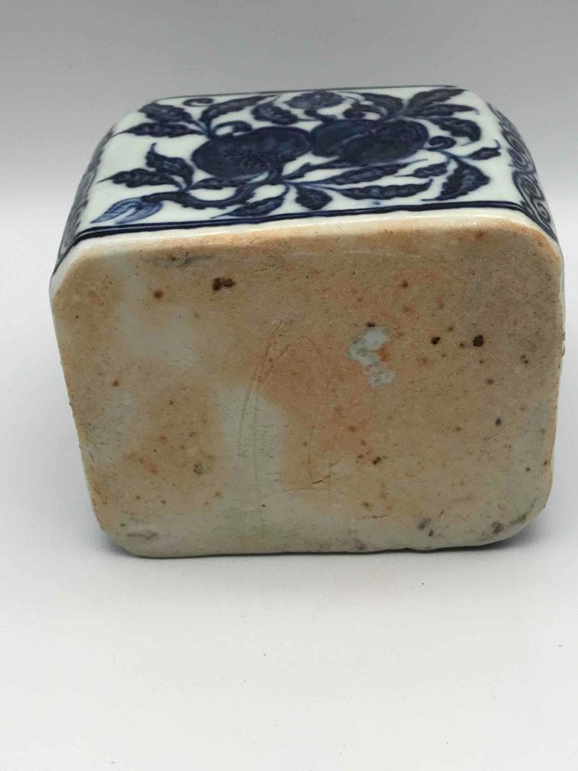 明宣德時代　【大明宣徳年製 】在銘 染付 青花祥瑞花果文水丞(D-41)