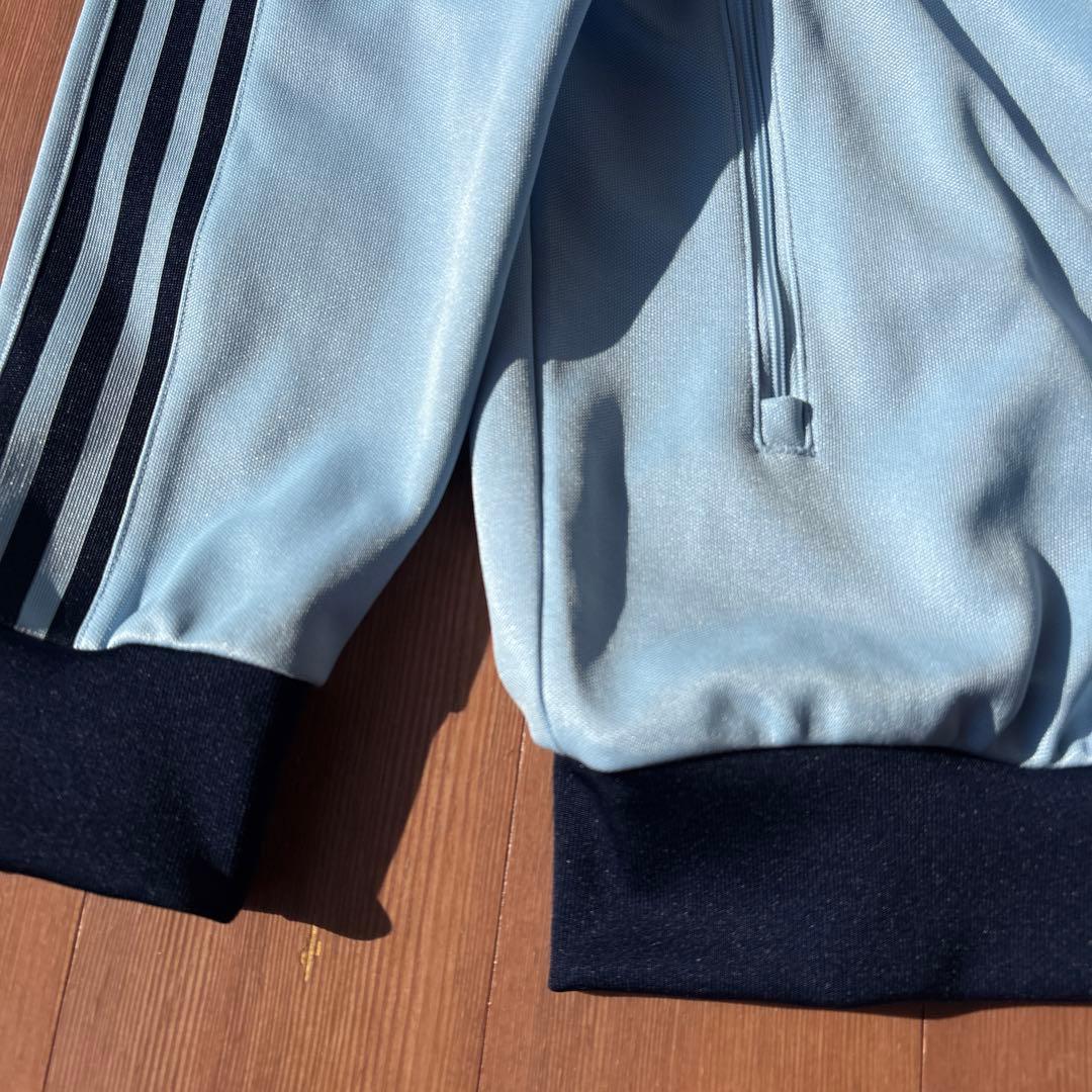 アディダス　トラックトップ