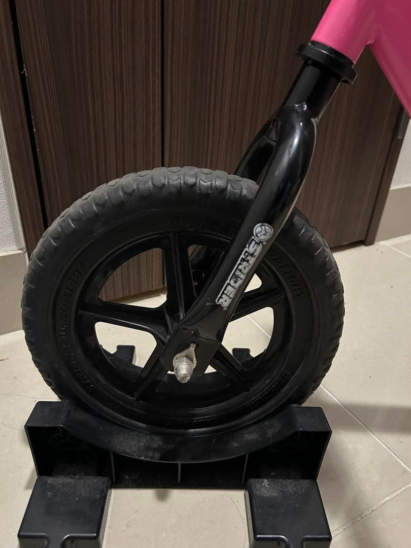 ストライダー ピンク12インチ バランスバイク キックバイク スタンド付き