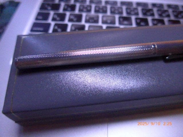 ダンヒルの高級万年筆ジェムラインの14Kペン先 F 銀張りのバーレイ。美品。箱付