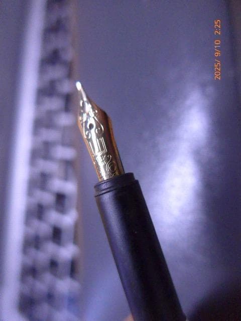 ダンヒルの高級万年筆ジェムラインの14Kペン先 F 銀張りのバーレイ。美品。箱付