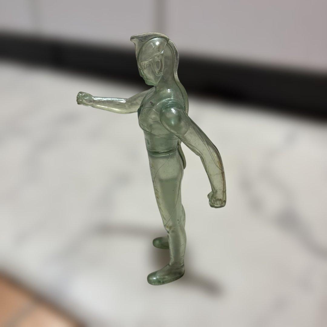 ウルトラマン 透明グリーン フィギュア