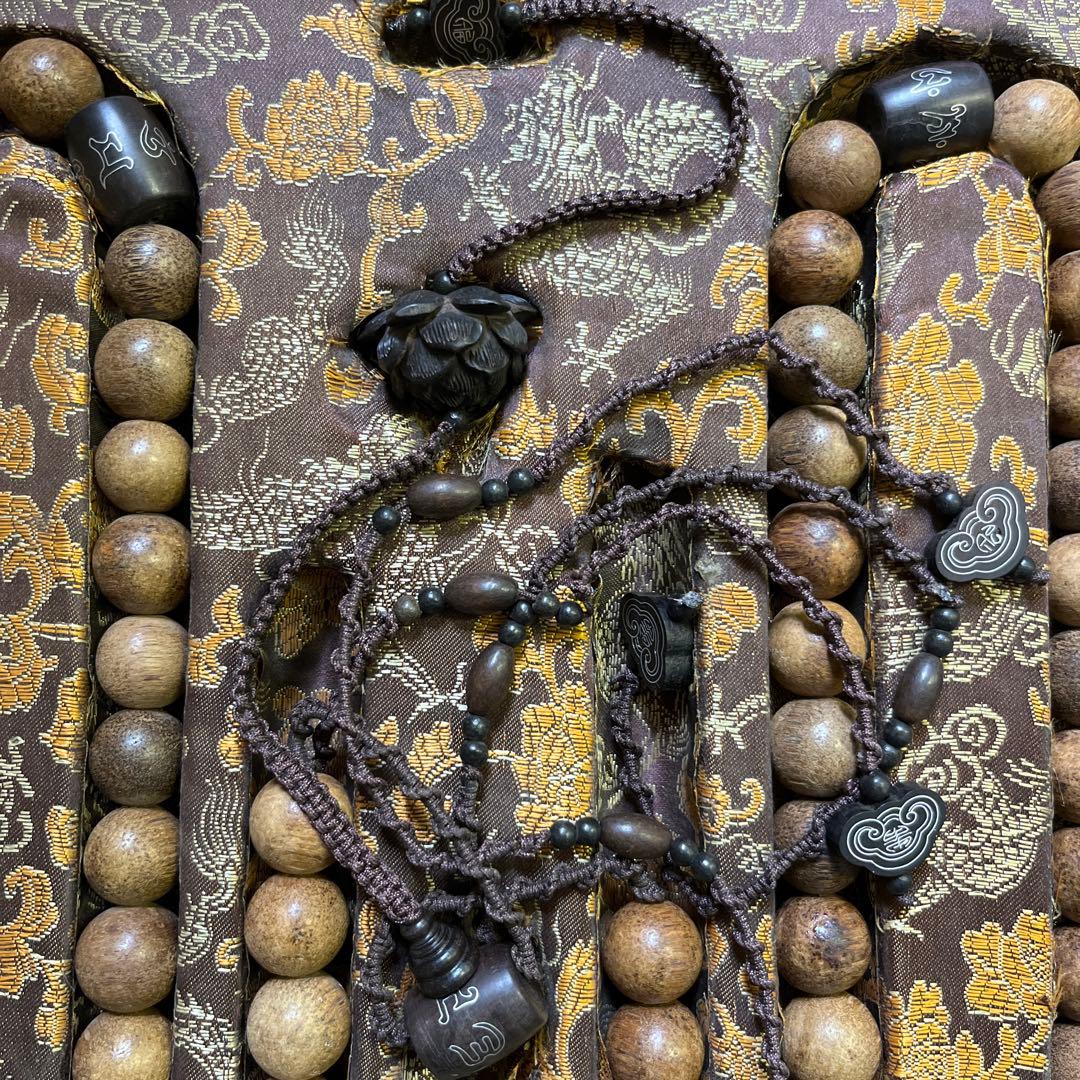 中国の清代朝珠 伝統的な木製数珠 龍のデザイン付き