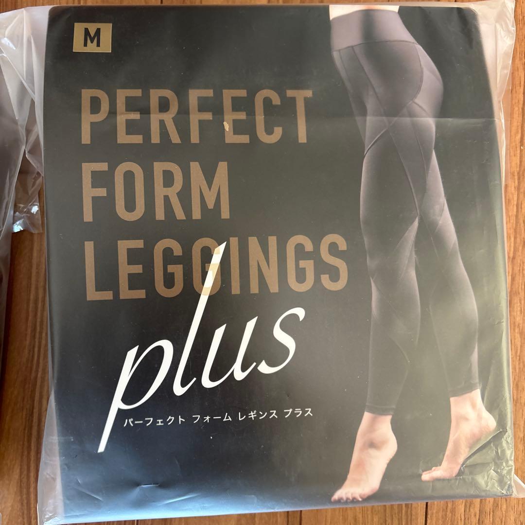 ブラック ヨガウェアセット (長袖トップス+レギンス)