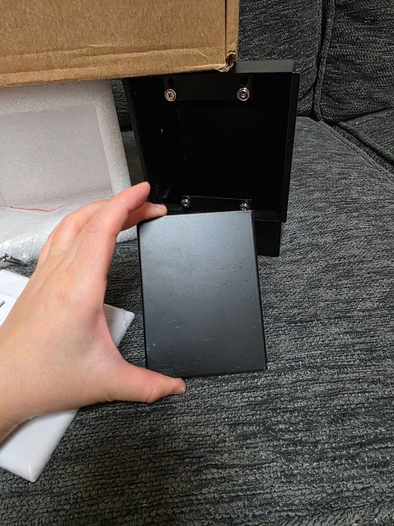 コンセント　隠し金庫　ホワイト　埋め込み　本物の壁プレート未使用品または未開封品