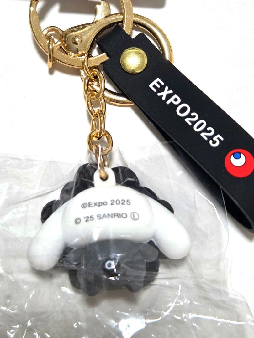 【万博会場内限定タグ付】 ４種類サンリオ黒ミャクミャクなりきりキーホルダーセット