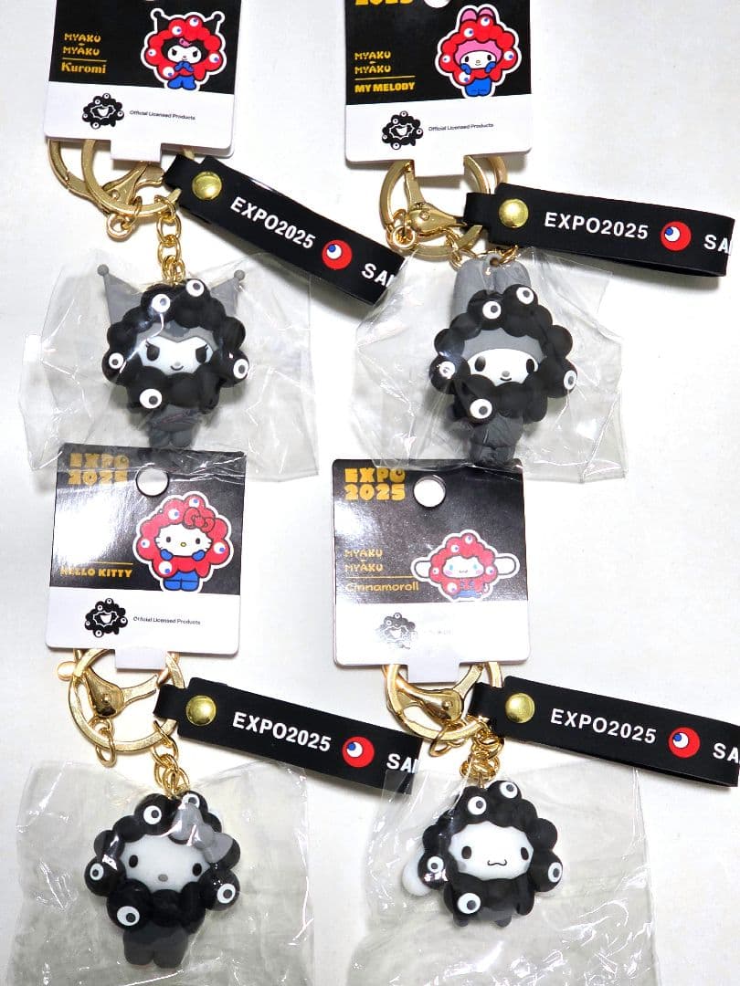 【万博会場内限定タグ付】 ４種類サンリオ黒ミャクミャクなりきりキーホルダーセット